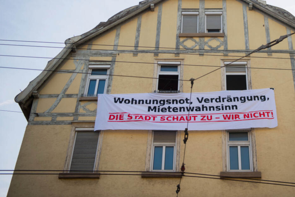 Im Juni 2018 besetzten Aktivisten dieses Haus im Stuttgarter Stadtbezirk Bad Cannstatt, um gegen Wohnungsnot zu demonstrieren.