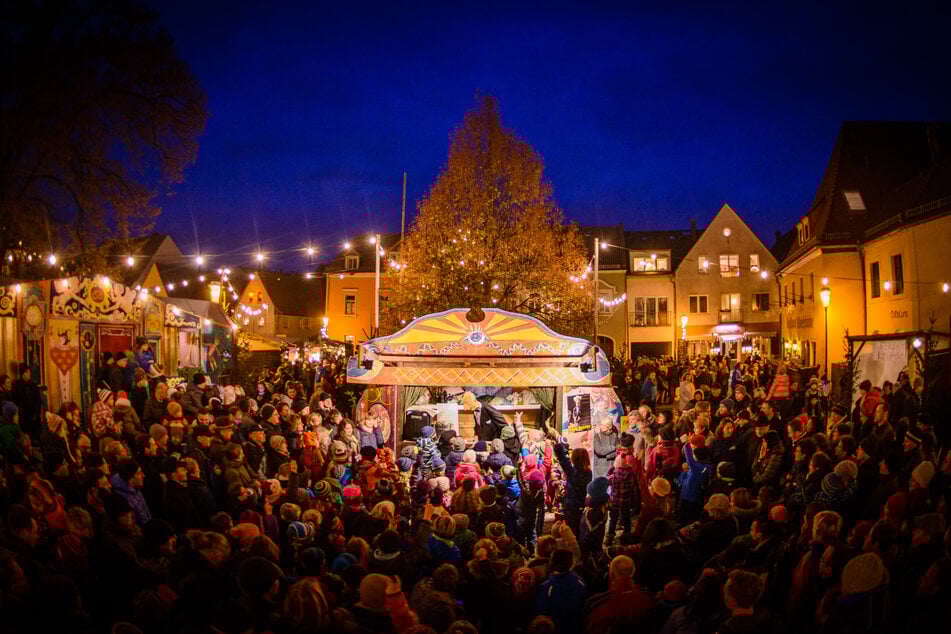 Weihnachtszauber in Altkötzschenbroda: Live-Musik, Handgemachtes und leuchtende Adventsstimmung.