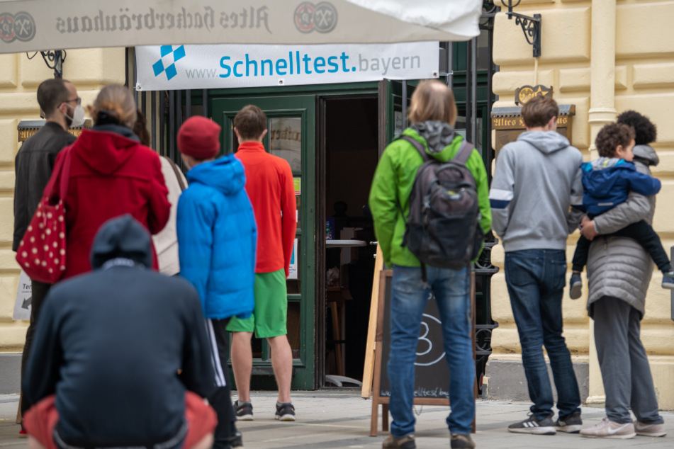 Die Testpflicht fällt in vielen Bereichen. (Symbolbild)