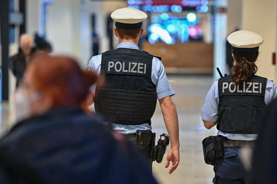 Die Bundespolizei hat am BER einen gesuchten mutmaßlichen Juwelenräuber bei der Einreise verhaftet. (Symbolfoto)