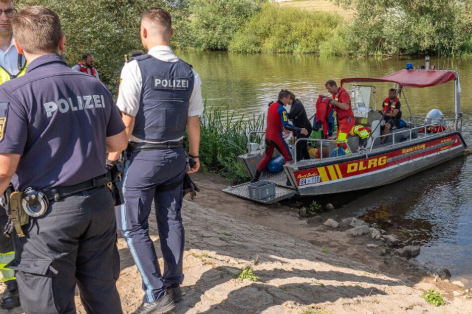Spaziergängerin macht schreckliche Entdeckung: Leiche treibt in Fluss