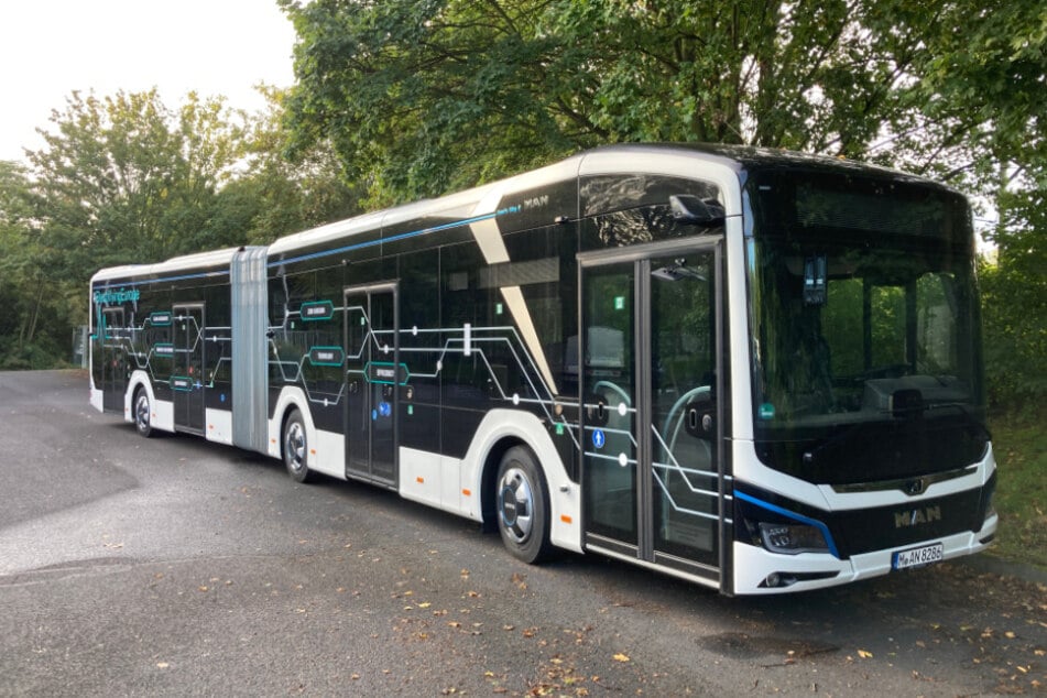 Der neue E-Bus fährt bis zum 4. November durch Chemnitz.