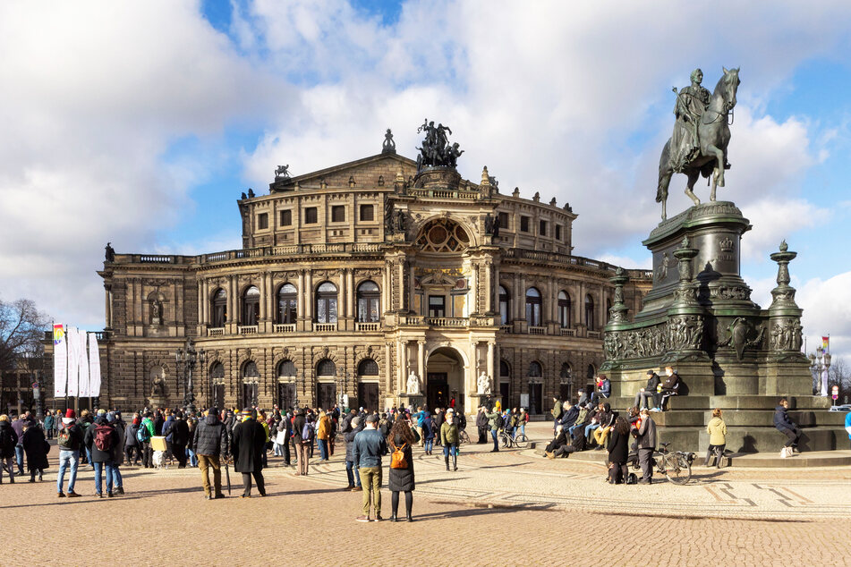 Die Semperoper ist DAS Ausflugsziel in Dresden. Doch ein fränkischer Musikreise-Veranstalter hat erstmals seine Probleme, das Haus zu füllen.