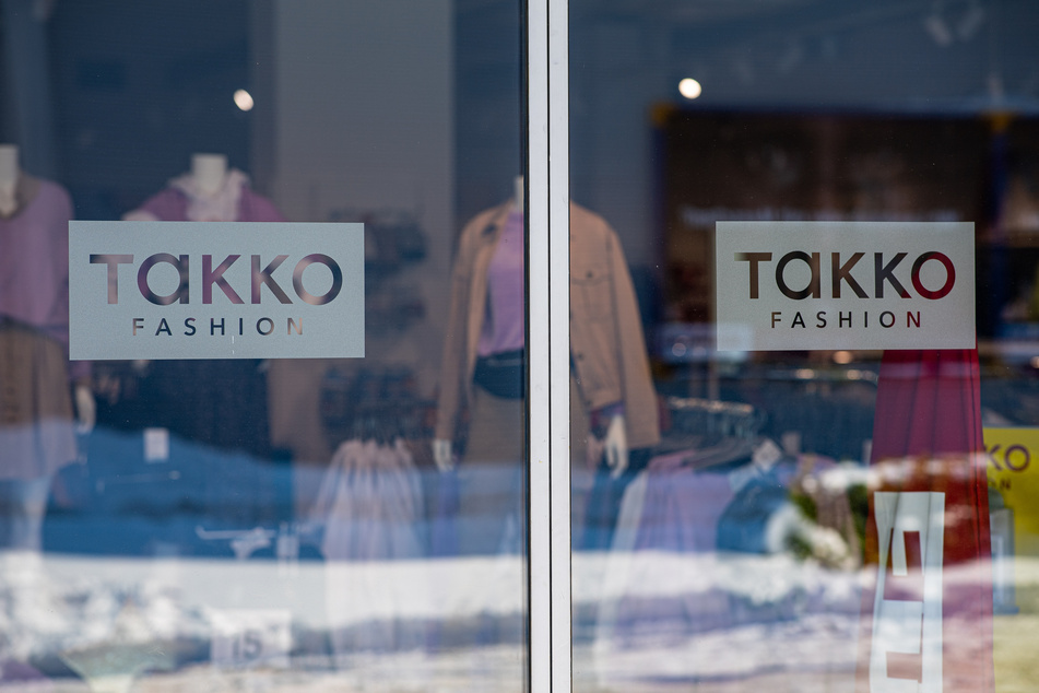 Auch der Modediscounter Takko bekommt die Auswirkungen des Corona-Lockdowns zu spüren.