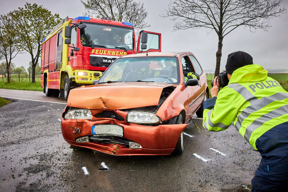 Das Fahrzeug erlitt offenbar einen Totalschaden.