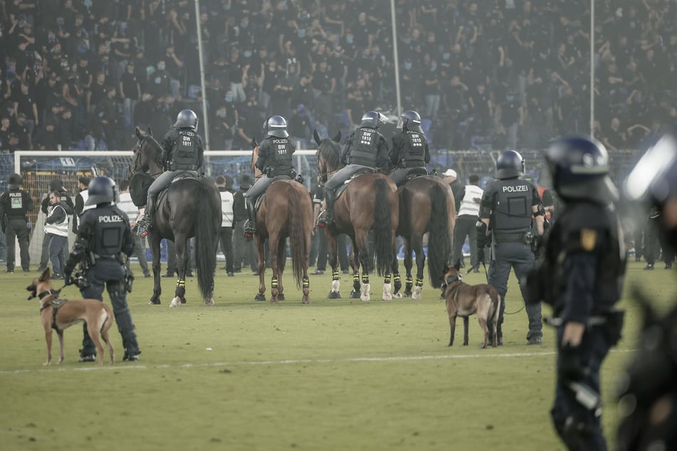 Nach Pokal-Krawallen in Mannheim: Jetzt wird gegen einen Polizisten ermittelt