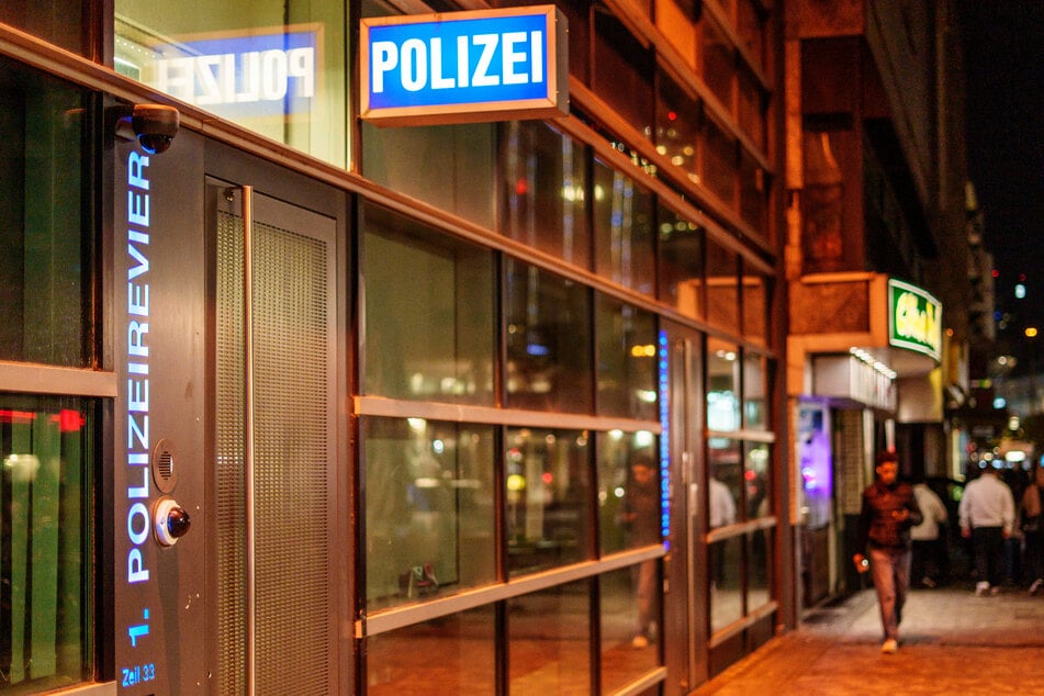 Das 1. Polizeirevier in der Zeil: Ganz in der Nähe fand in der Nacht der Polizeieinsatz statt. (Archivbild)