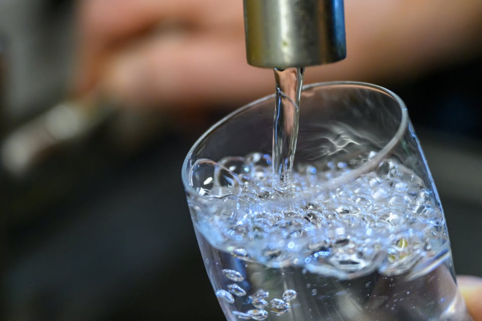 Ohne Trinkwasser sieht es düster aus: Die Stadt München hat für die kommenden Sommertage eine Allgemeinverfügung erlassen.