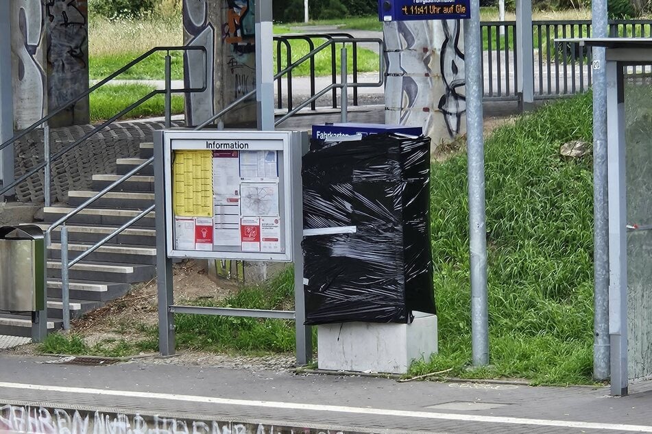 Dieses Mal erwischte es einen Ticketautomaten der Deutschen Bahn an der S-Bahn-Haltestelle Grünauer Allee.