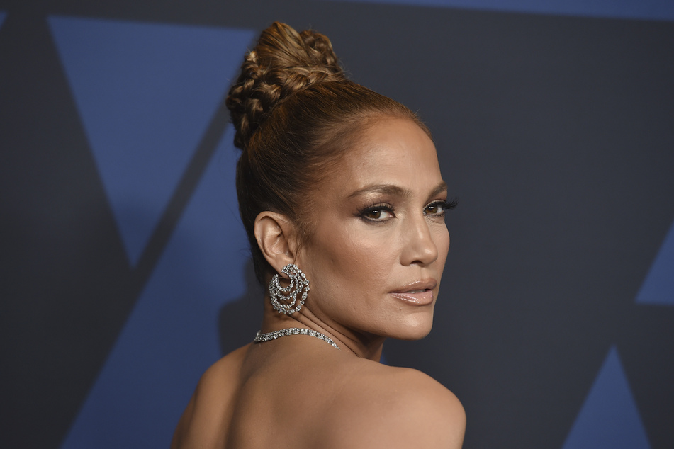 Jlo (52) schwebt derzeit auf Wolke 7.