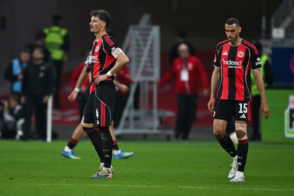 Auch vermeintliche Führungsspieler wie Kapitän Robin Koch (29, l.) und Routinier Ellyes Skhiri (30) gehen nicht mit guten Leistungen voran.