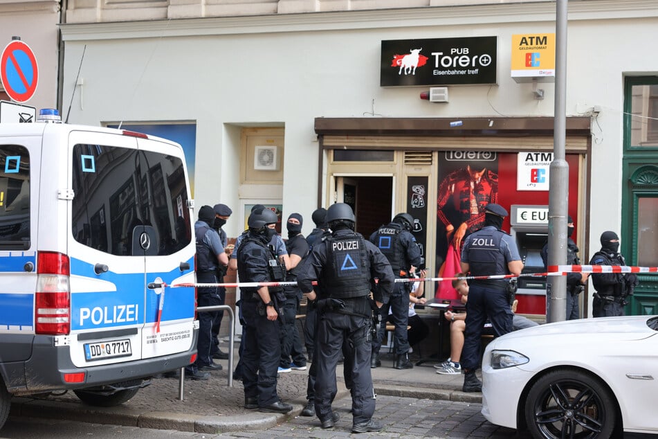 Razzia auf der Leipziger Eisenbahnstraße: Nicht immer gelingt es den Ermittlern, den Clans Straftaten nachzuweisen.
