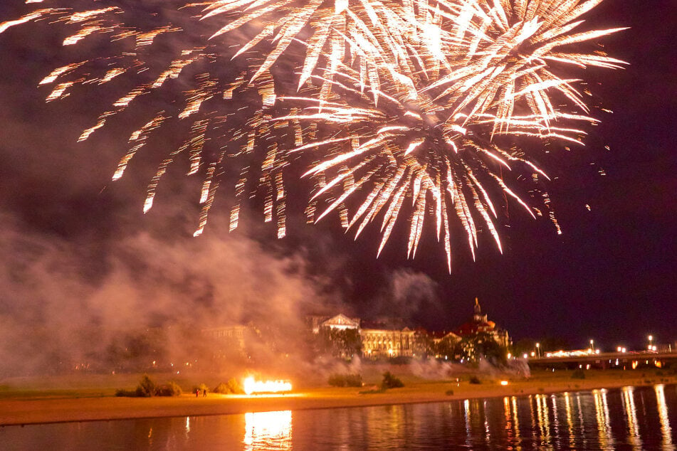 Am Ende der Riverboat-Shuffle zündete Feldschlößchen ein tolles Feuerwerk.