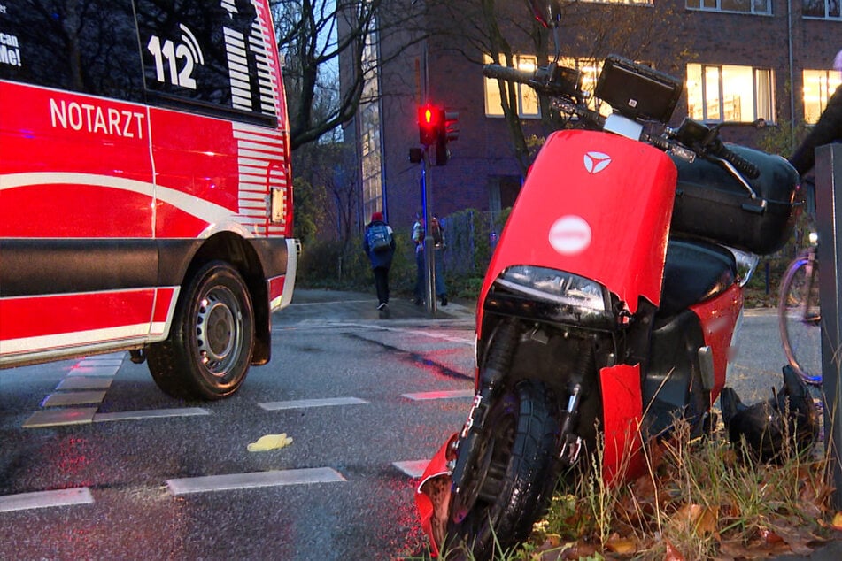 Ein VW-Fahrer (48) übersah einen Rollerfahrer (27) beim Linksabbiegen.