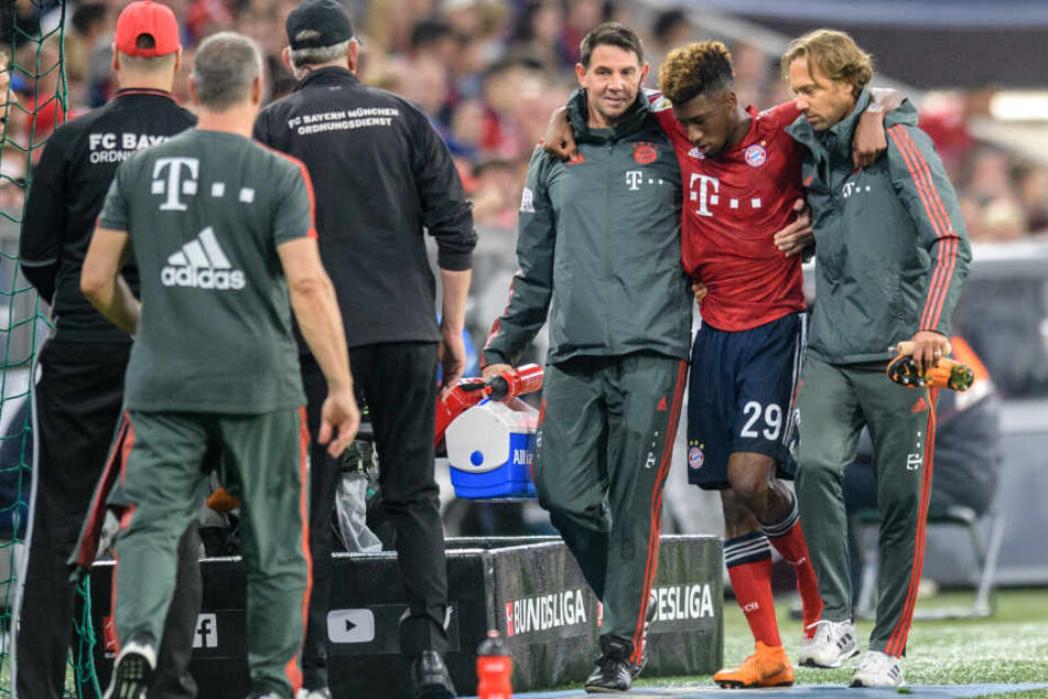 Kingsley Coman (2.v.r.) steht vor der Rückkehr in das Training des FC Bayern. (Archivbild)