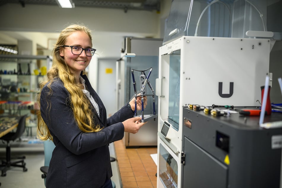 An der Dualen Hochschule in Glauchau befindet sich das Gewinnermodell von Sophia Groß (25): ein Greifer für einen Roboterarm.