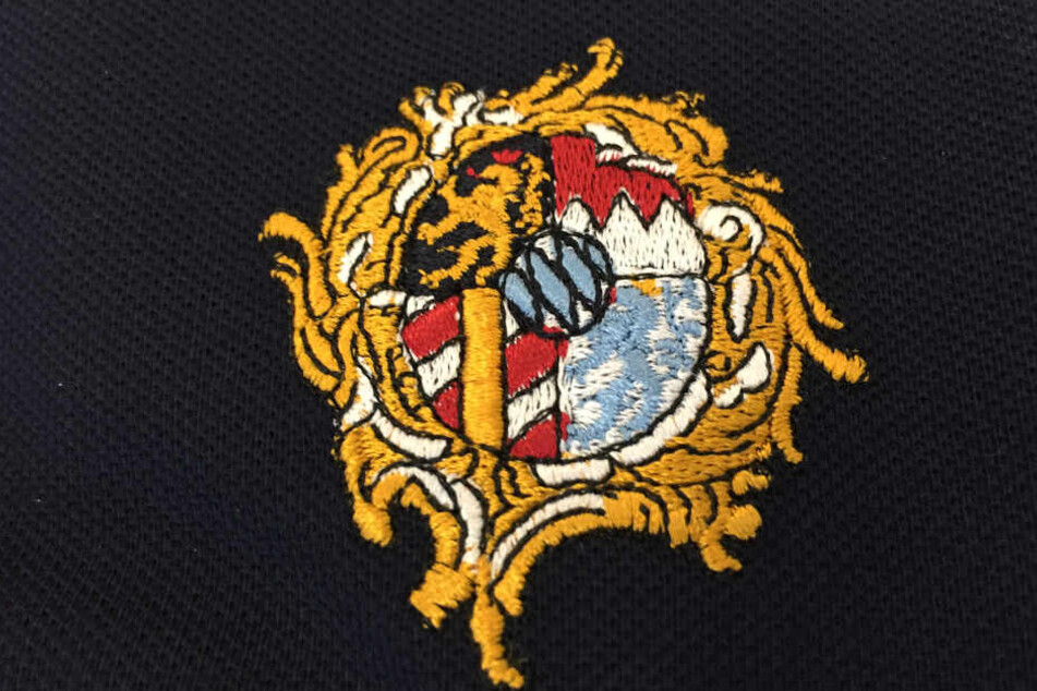Prinz Luitpold von Bayern klagt gegen die Verwendung des Wappens auf Souvenirs, die in den Museumsshops der Bayerischen Schlösserverwaltung verkauft werden.
