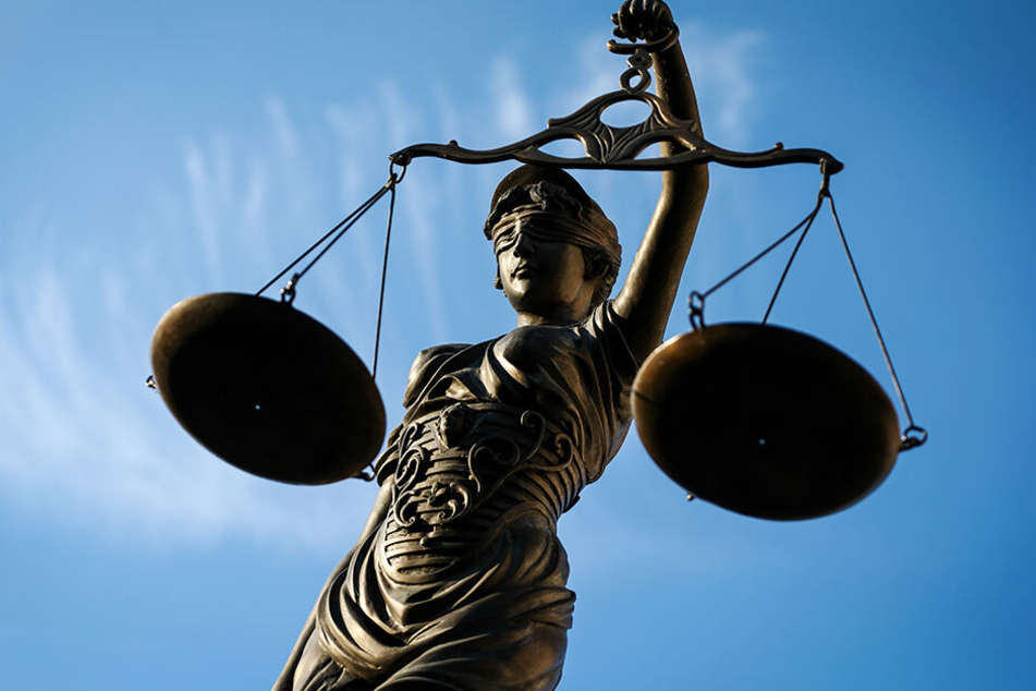 Justitia hat zugeschlagen. Die Kopfnoten bleiben verfassungswidrig.