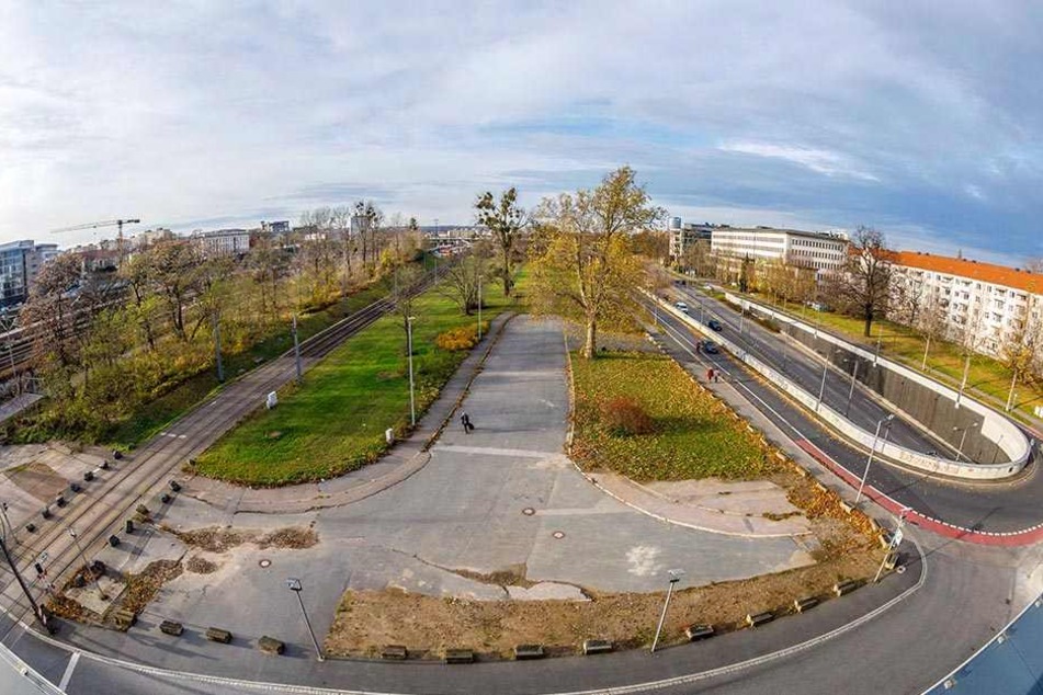 Auf dieser Randfläche vom Wiener
Platz, nahe der Tunneleinfahrt, sollen
Hotel und Simmel-Lebensmittelmarkt
entstehen.