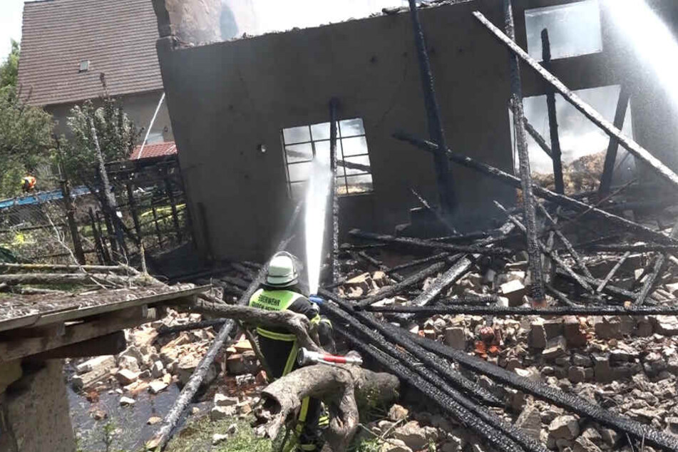 Nach mehreren Bränden in Oberbayern legten zwei Männer nun ein Teilgeständnis ab. (Symbolbild)