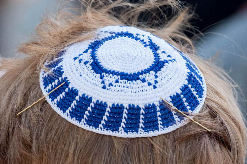 Person jüdischen Glaubens mit Kippa (Archivbild).