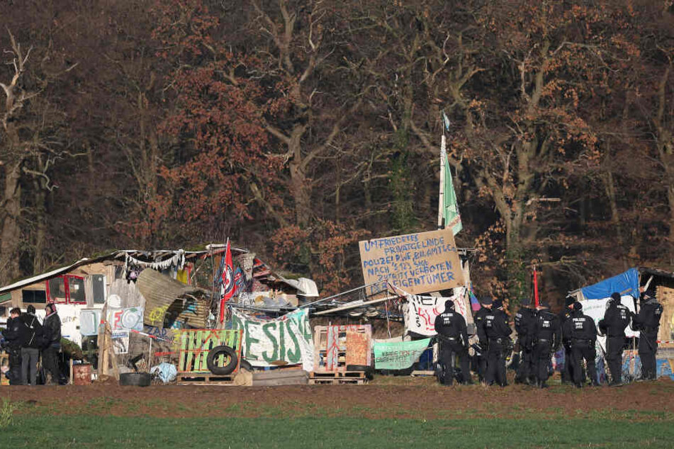 Der Angriff geschah in der Nähe des Wiesencamps am Hambacher Forst (Archivbild).