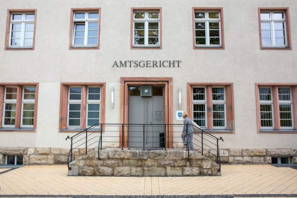 Das Amtsgericht in Arnstadt musste am Freitagmorgen evakuiert werden.