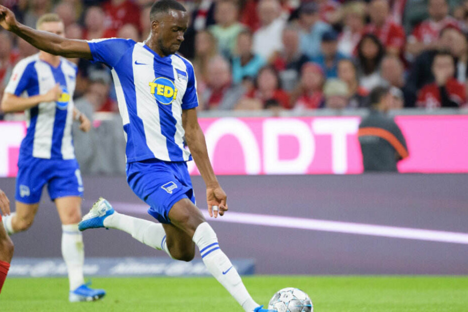 Dodi Lukebakio trifft zum 1:1 gegen Bayern München.