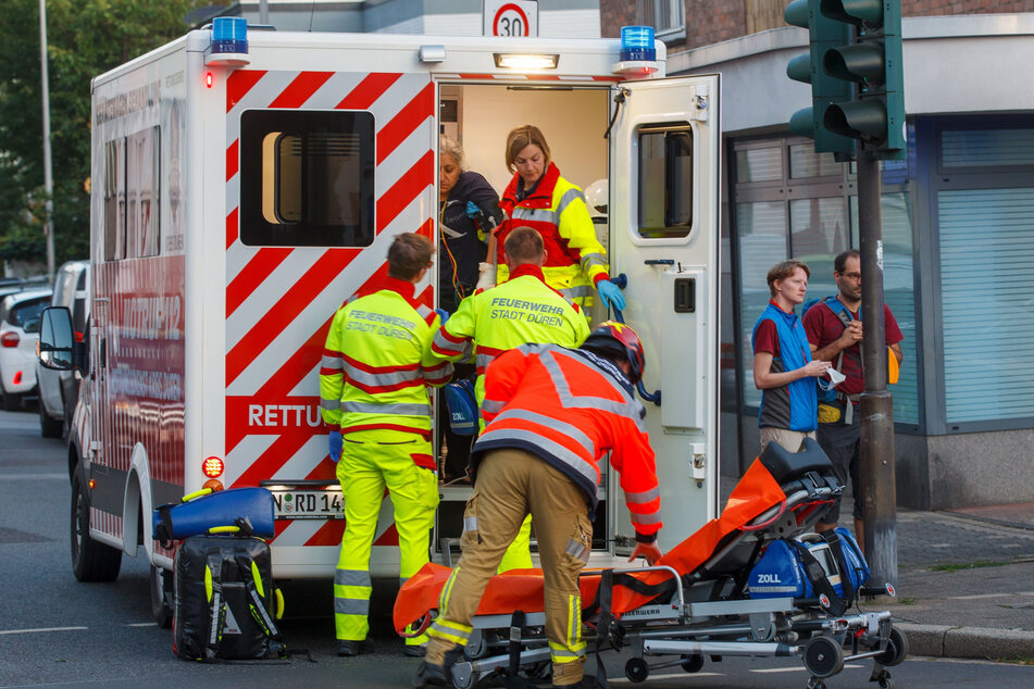 Die Feuerwehr forderte sechs Rettungswagen an, um die Verletzten in Kliniken zu bringen.
