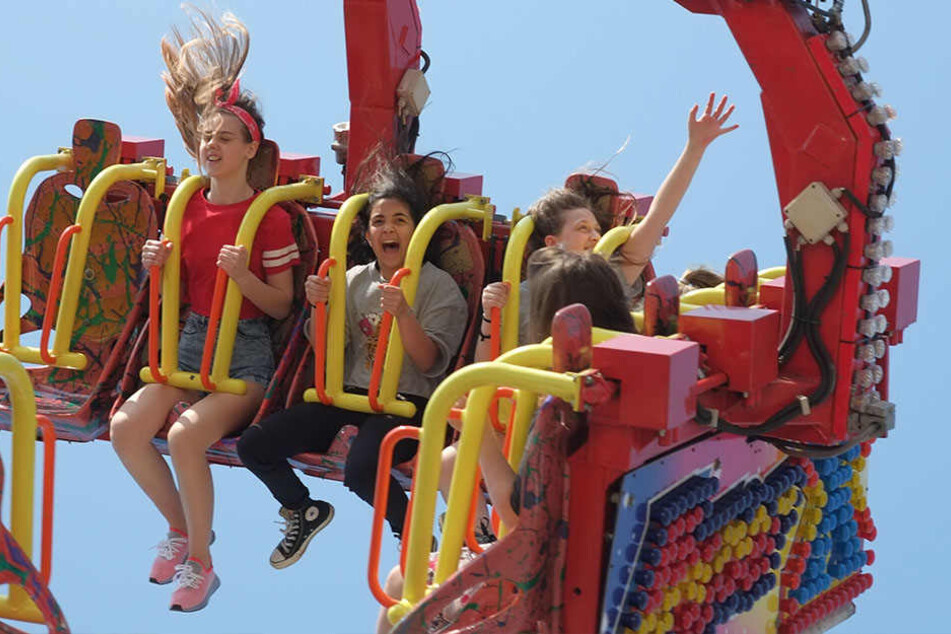 Man kann sie schon von Weitem hören: Der Jahrmarkt bietet viel für Kids, am Sonntag zum Beispiel ein Kinderfest.