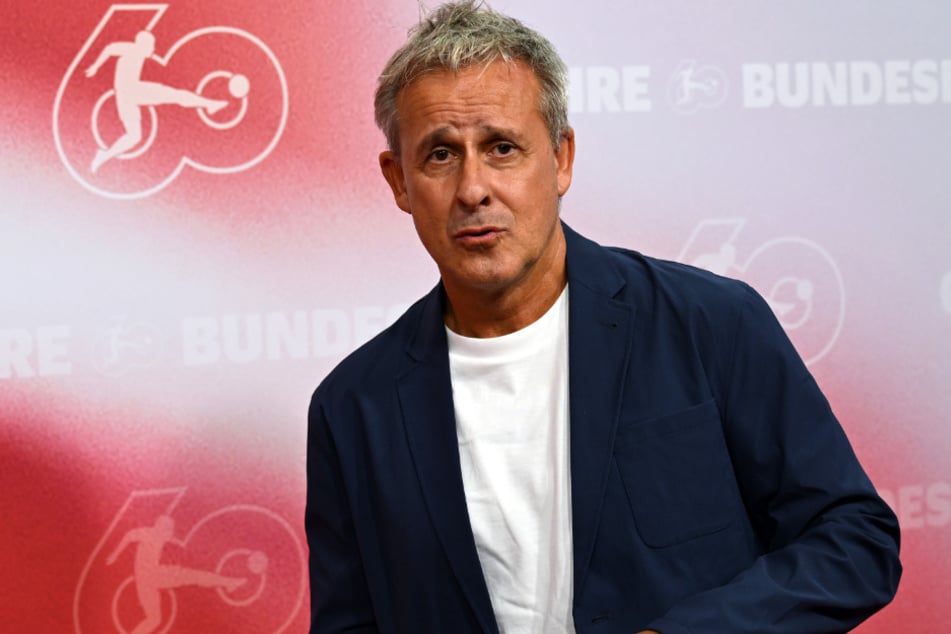 Für den 1. FC Köln stand Ex-Weltmeister Pierre Littbarski (65) in 504 Pflichtspielen auf dem Rasen.