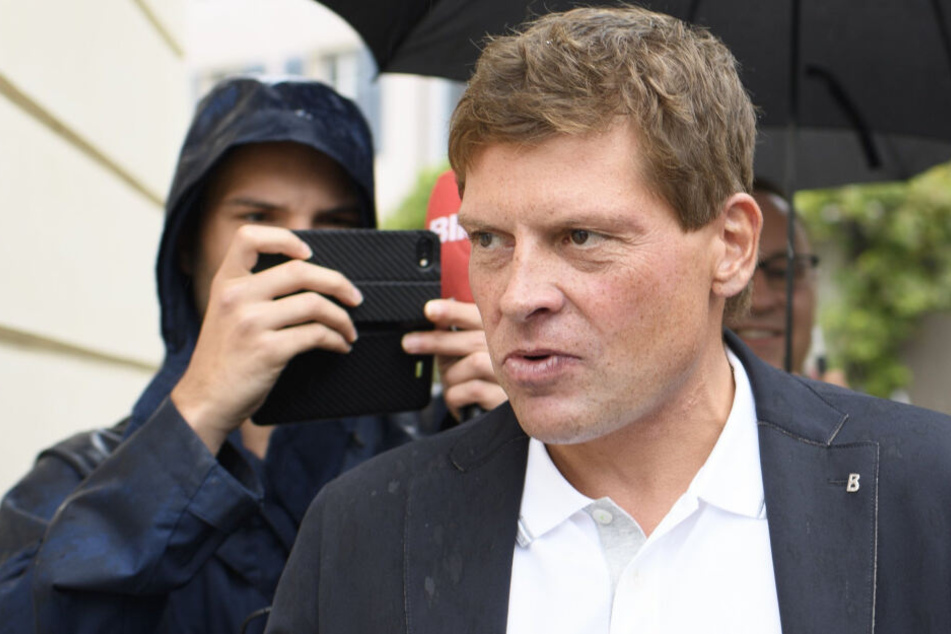 Wegen eines angeblichen Zwischenfalls am Hamburger Flughafen ermittelte die Polizei gegen Ex-Radsportprofi Jan Ullrich.