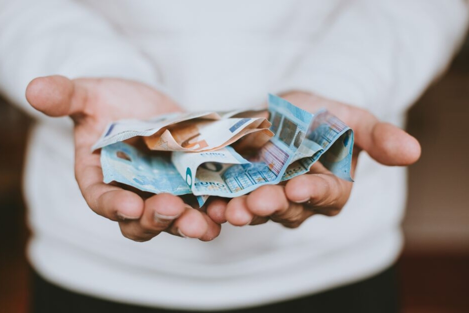 Durch Kredite und direkte Bezahlung lässt sich mitunter Geld sparen.