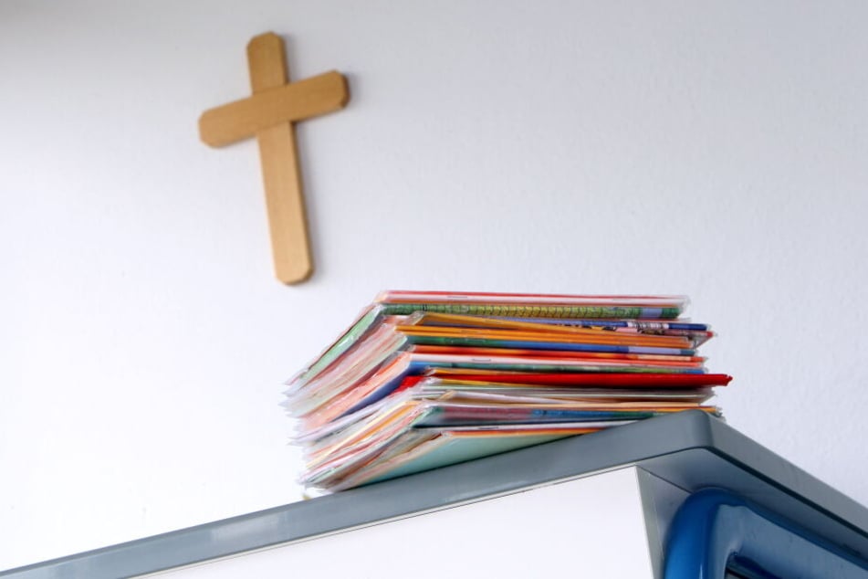 Die sinkende Beteiligung am Religionsunterricht in der Schule steht im Zusammenhang mit den steigenden Kirchenaustritten. (Symbolbild)