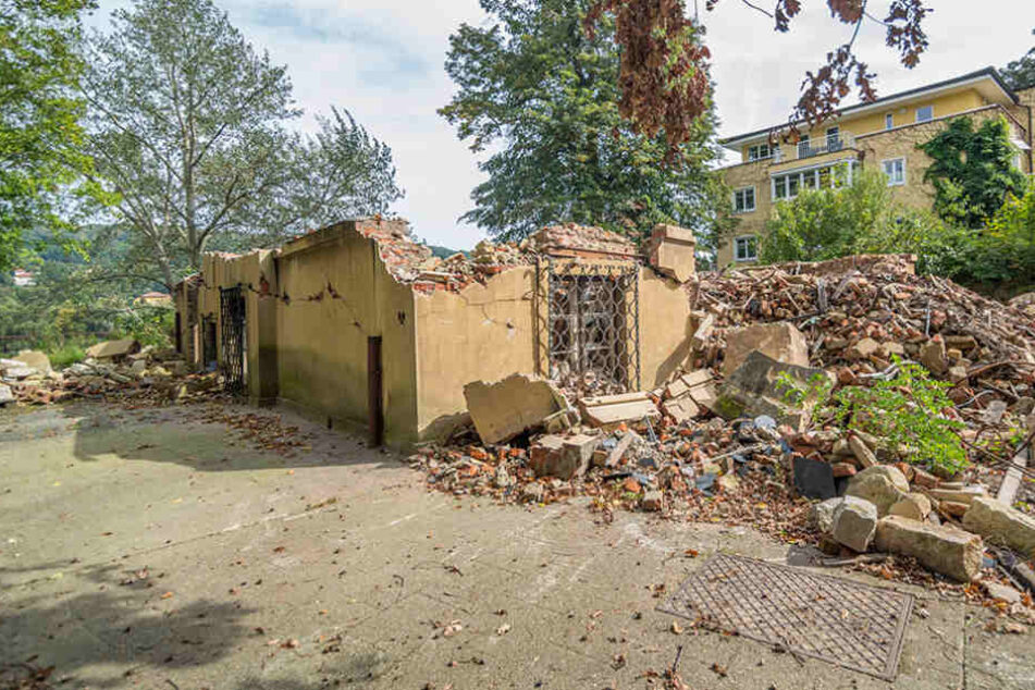 Im September 2014 lagen nur noch Reste der mutwillig abgerissenen Villa auf
dem Grundstück.