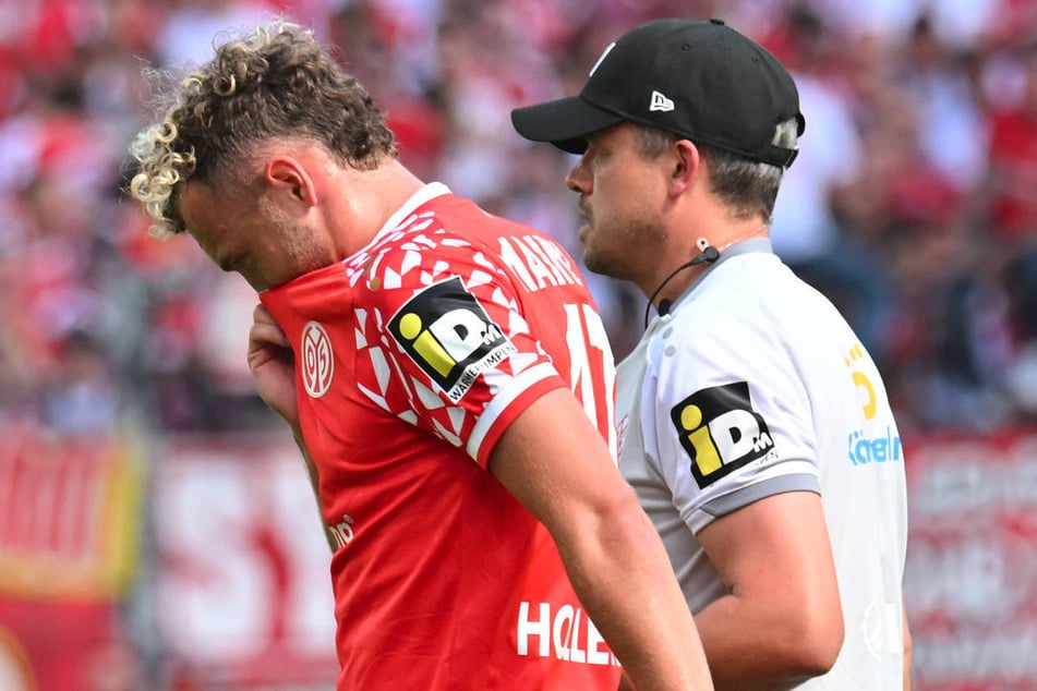 Benedict Hollerbach (24, l.) hat einen frustrierenden Start bei Mainz 05 hingelegt.
