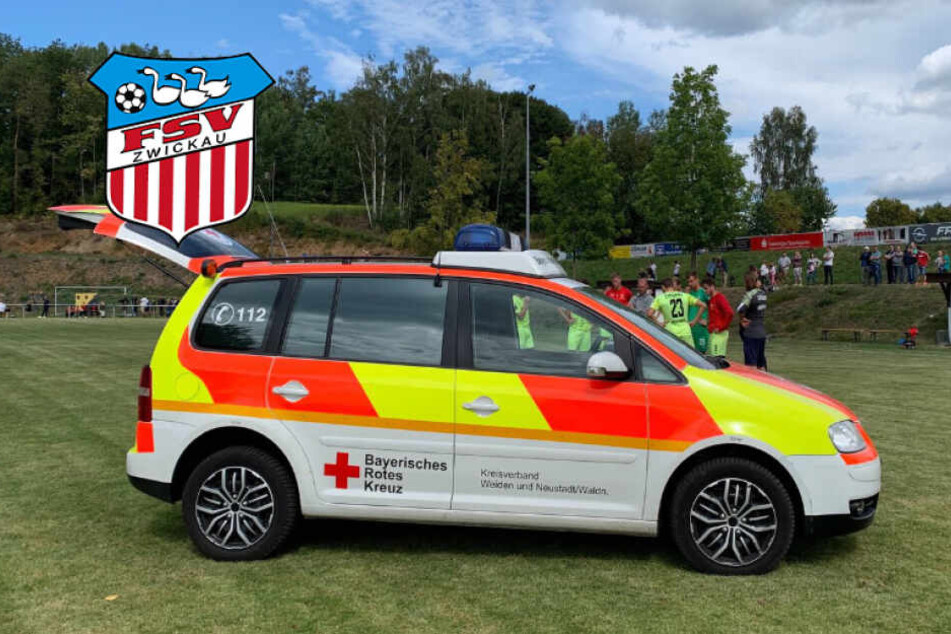 Der Notarzt trifft ein. Härtel muss nach der Horror-Verletzung ins Krankenhaus.