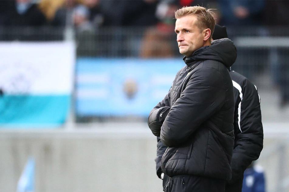 Seit einem Jahr steht David Bergner als CFC-Trainer an der Seitenlinie. Anfang Januar 2018 löste er den erfolglosen Horst Steffen ab, konnte den Abstieg aber nicht verhindern. Aktuell stehen die Weichen auf direkter Wiederaufstieg.