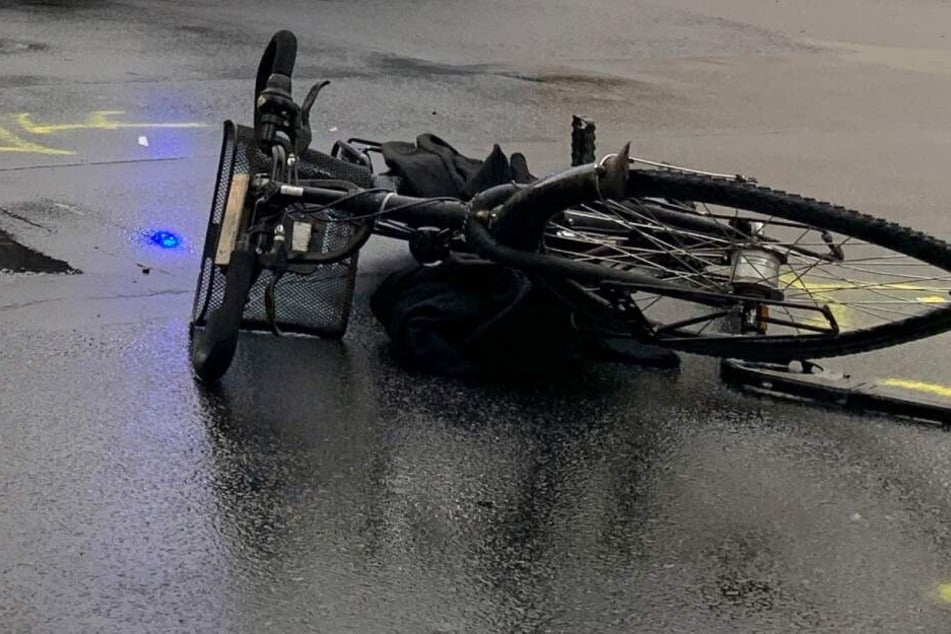 Die Autofahrerin hatte die Radlerin übersehen. (Symbolbild)