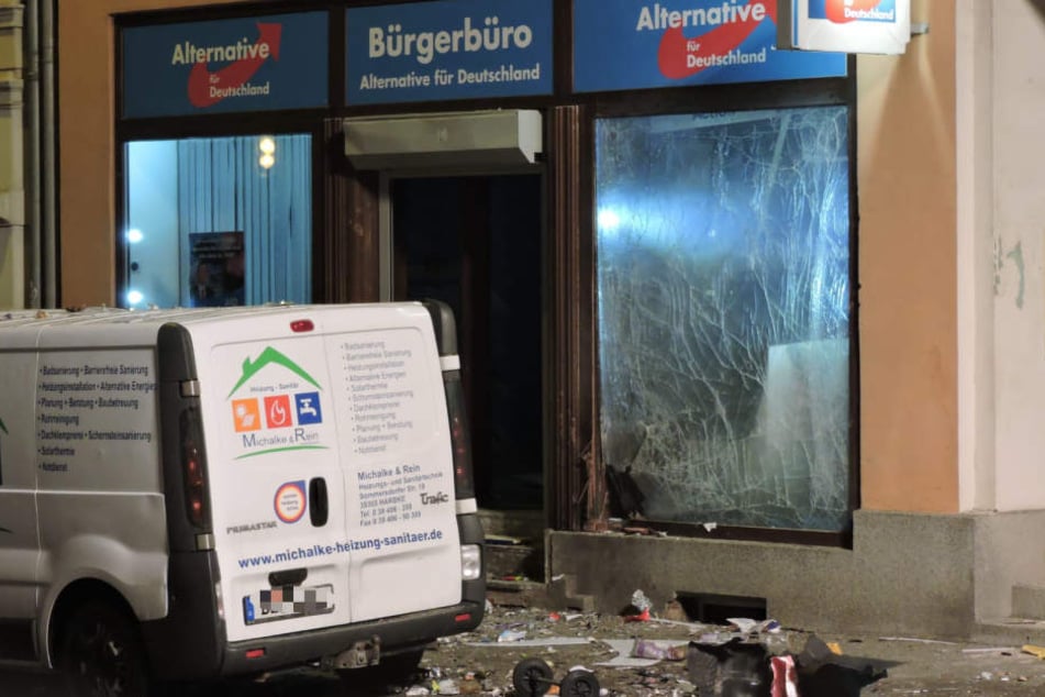 Vor dem AfD-Büro in Döbeln (Sachsen) ist es am Donnerstag zu einer Explosion gekommen.