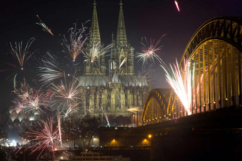 Grundsätzlich bleibt Feuerwerk an Silvester 2019 in Köln erlaubt (Archivbild).