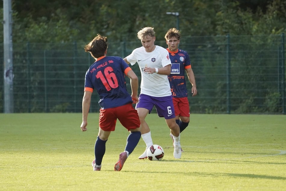 Finn Heidrich (19) beim Testspiel gegen den Oberligisten VfL Halle 96.