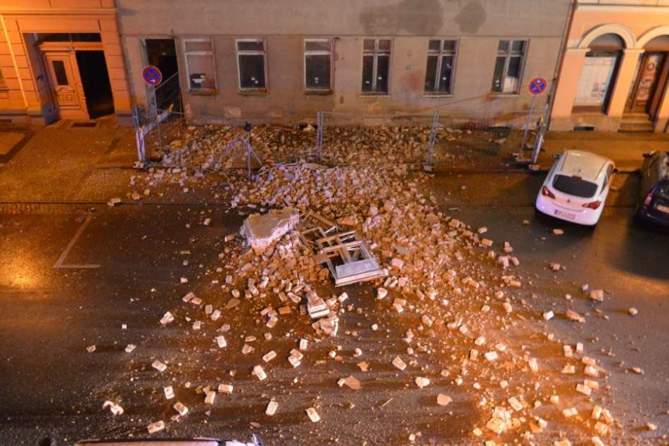 Verletzt wurde niemand. Das Gebäude in der Landeskronstraße steht leer.