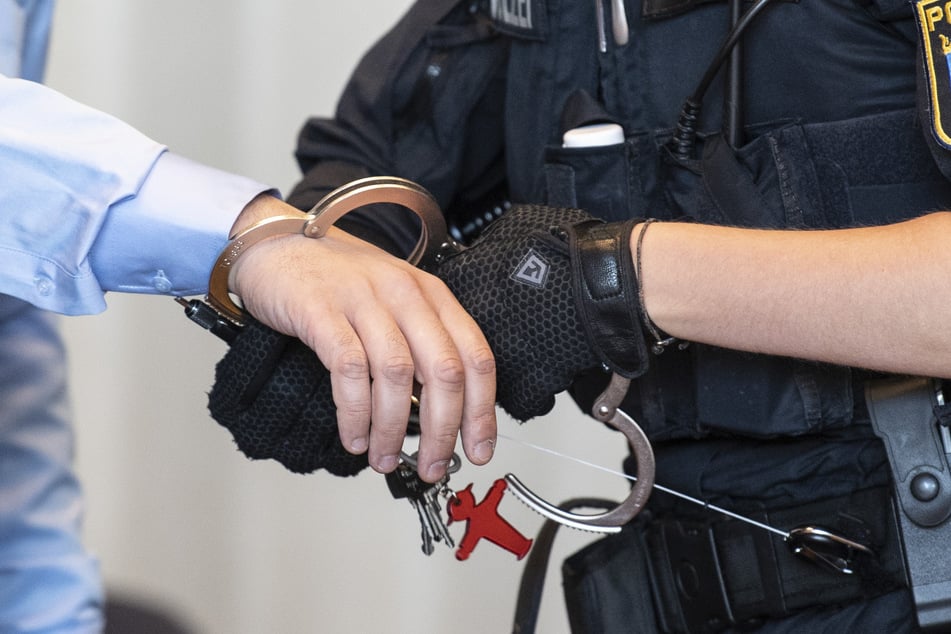Zwei Tatverdächtige wurden am Donnerstag vorläufig festgenommen (Symbolbild)