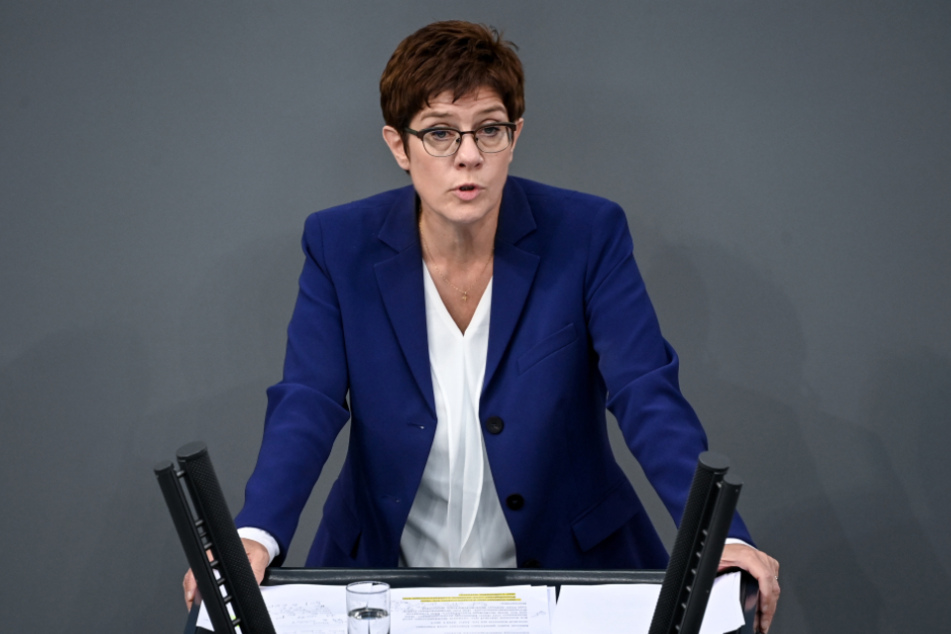 CDU-Chefin Annegret Kramp-Karrenbauer (58) erhielt für ihren Vorschlag, den Parteitag zu verschieben, Unterstützung im Parteipräsidium.