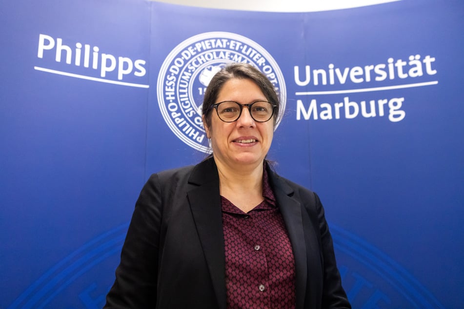 Constanze Spieß, Professorin am Institut für Germanistische Sprachwissenschaft der Philipps-Universität Marburg und Sprecherin der Unwort-Jury, verkündet die Entscheidung.