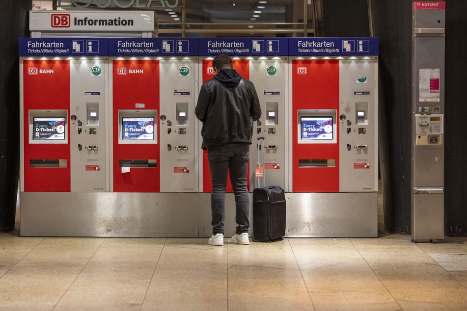 Die KVB möchte die klassischen Ticketautomaten abschaffen. (Symbolbild)