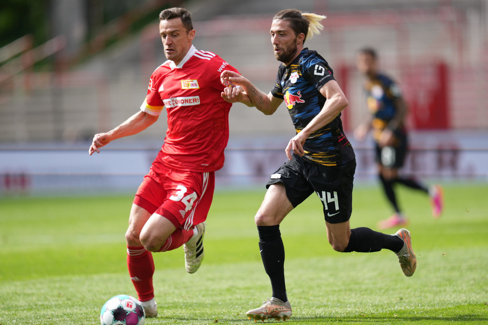 Unions Christian Gentner (35, l.) im Zweikampf mit Leipzigs Kevin Kampl (30). Für den 35-Jährigen ist es das letzte Spiel im Trikot der Eisernen.