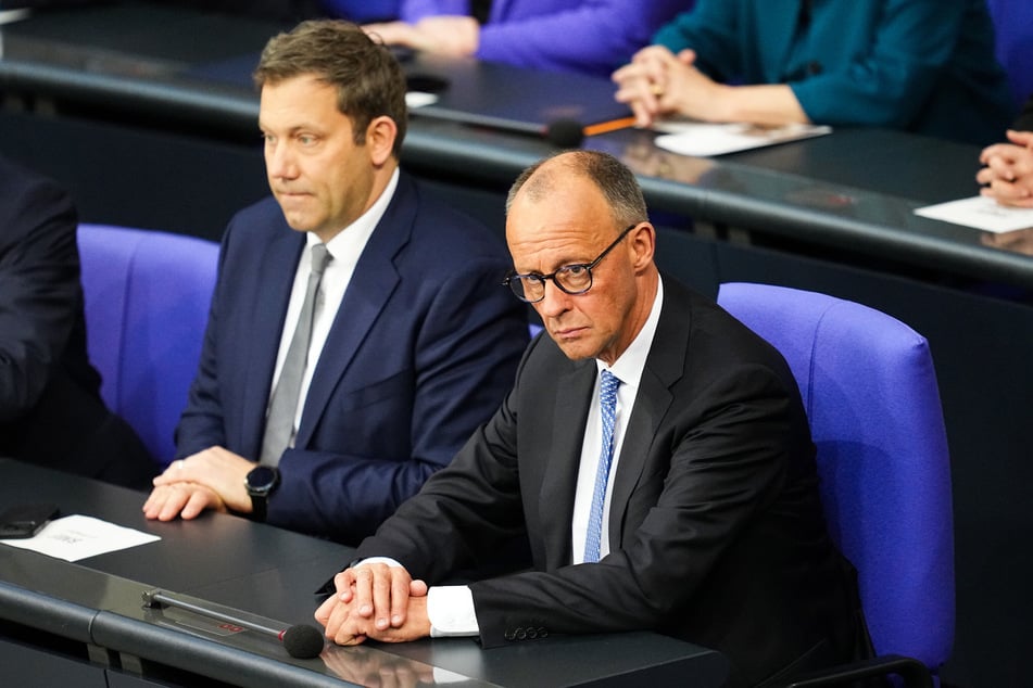 Kanzler Friedrich Merz (69, CDU) hat weiterhin großes Vertrauen in SPD-Vizekanzler Lars Klingbeil (49).