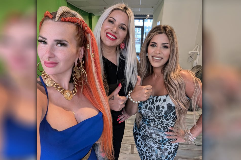Lyn Künstner (34, links) zusammen mit Maria Krause (Mitte) und Fatima Ortmann von Konzept Weiss in Dresden.